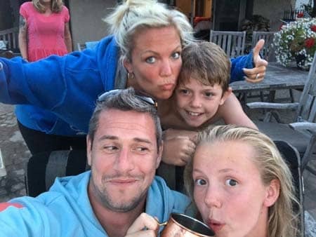 Ant Anstead with his two kids and a ex-wife